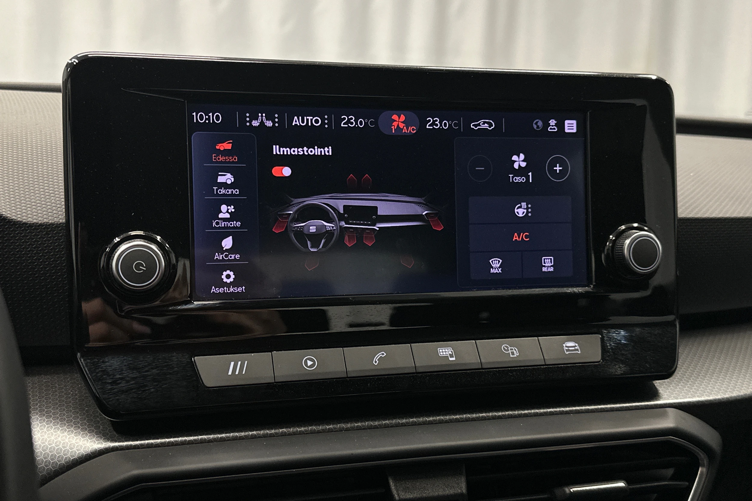 valkoinen SEAT Leon Sportstourer 2024 kuva 26.