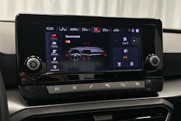 valkoinen SEAT Leon Sportstourer 2024 kuva 26.