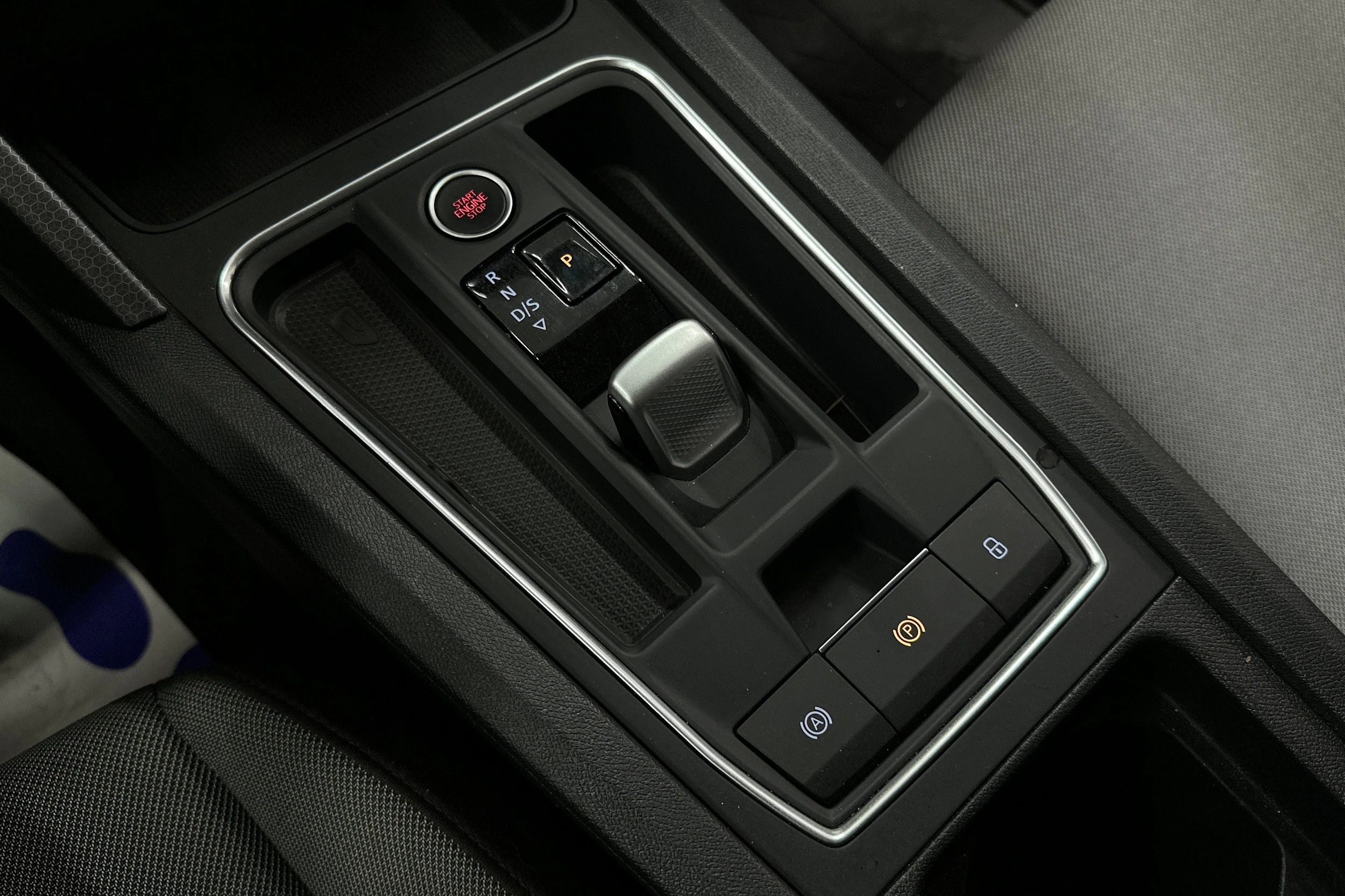 valkoinen SEAT Leon Sportstourer 2024 kuva 30.