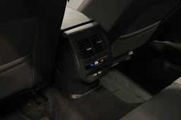 valkoinen SEAT Leon Sportstourer 2024 kuva 31.