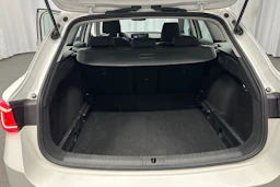 valkoinen SEAT Leon Sportstourer 2024 kuva 32.