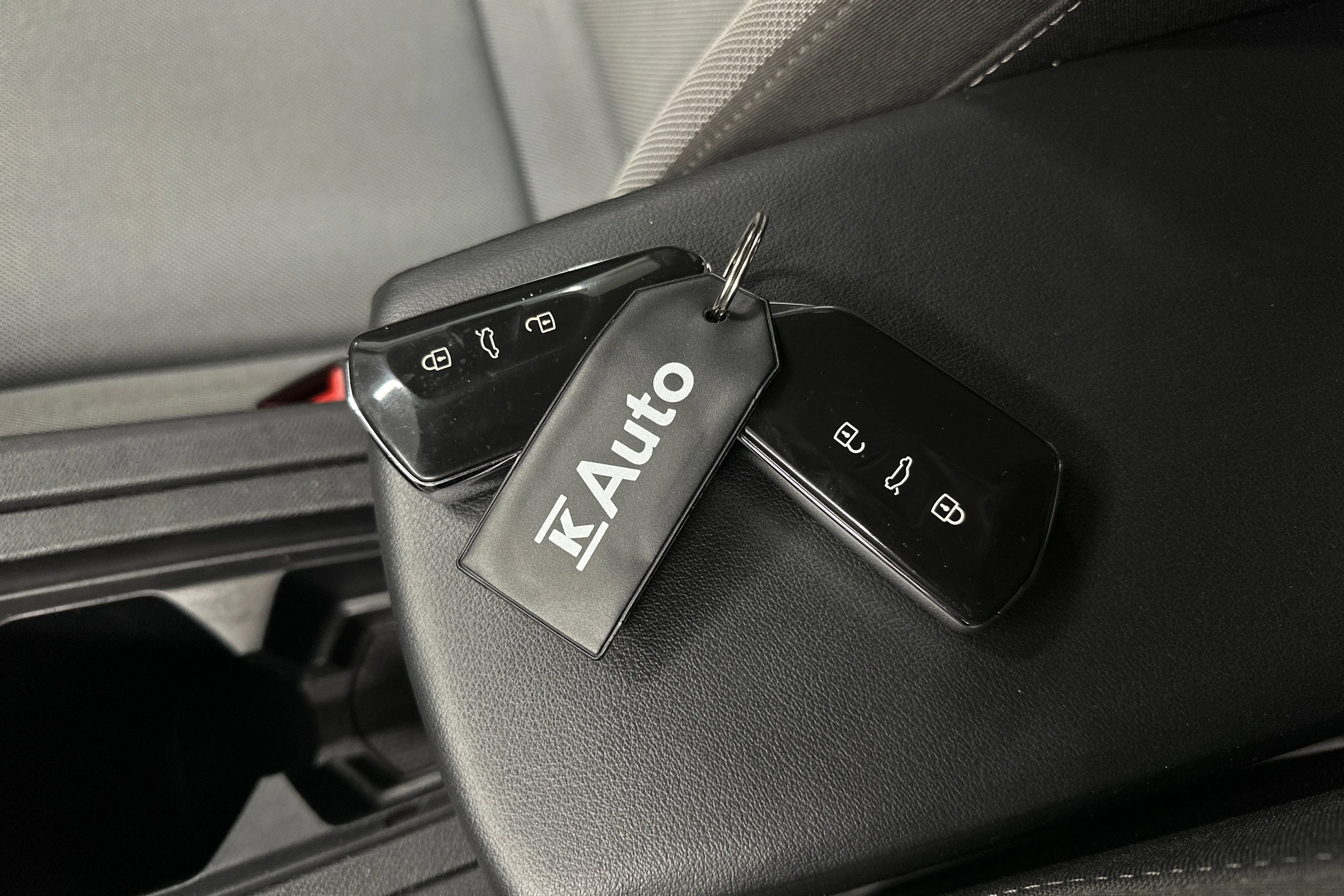 valkoinen SEAT Leon Sportstourer 2024 kuva 33.