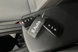 valkoinen SEAT Leon Sportstourer 2024 kuva 33.