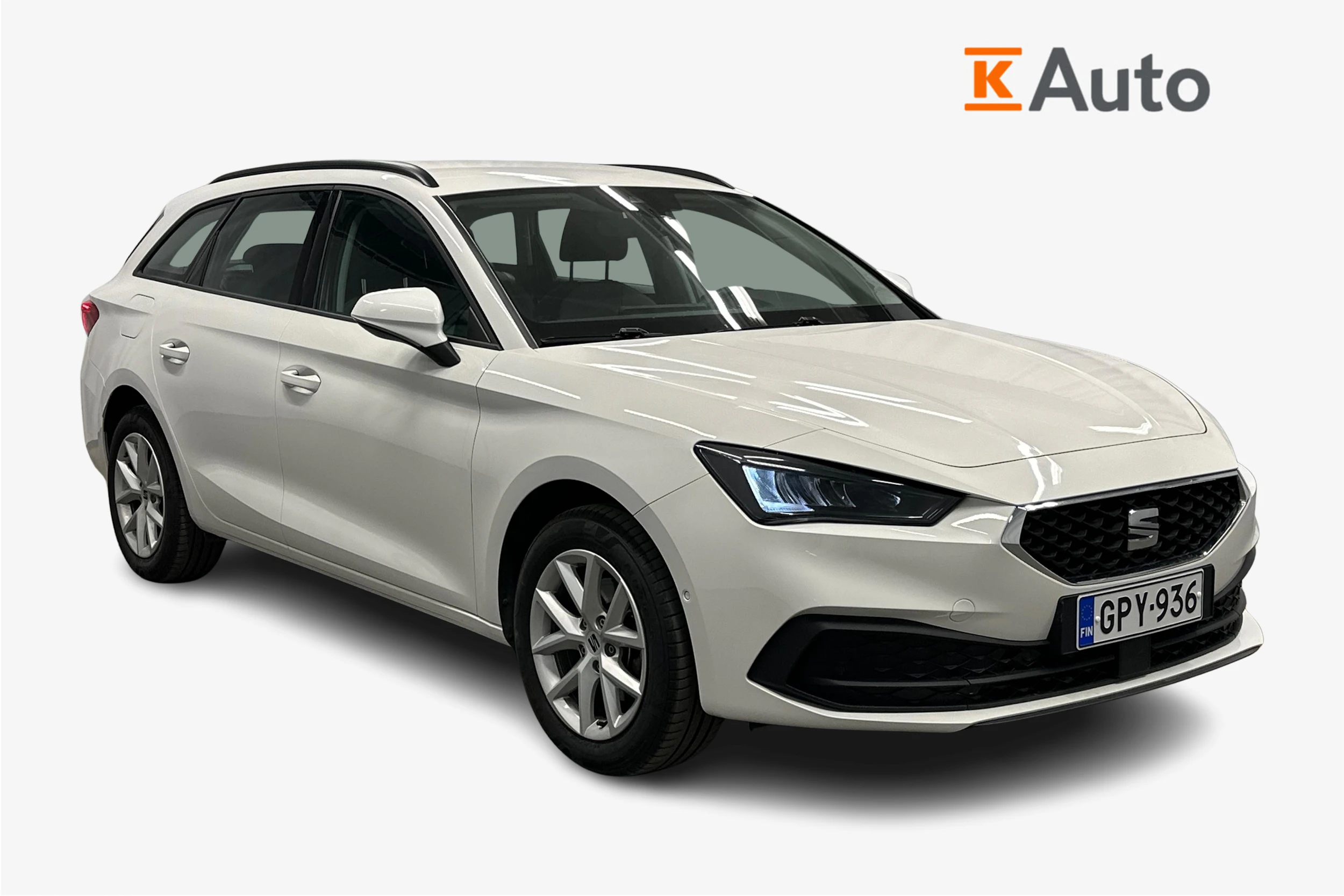 valkoinen SEAT Leon Sportstourer 2024 kuva 1.