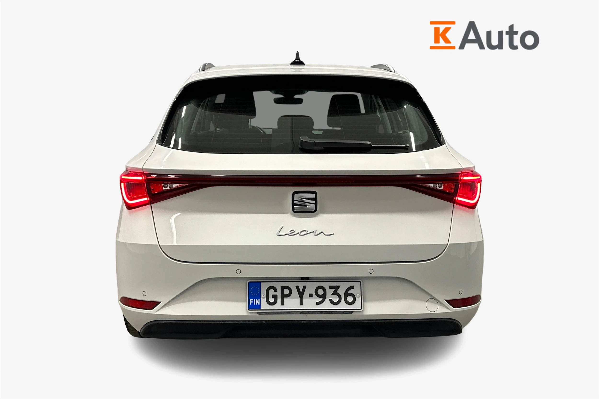 valkoinen SEAT Leon Sportstourer 2024 kuva 3.