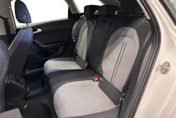 valkoinen SEAT Leon Sportstourer 2024 kuva 8.