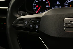 valkoinen SEAT Leon Sportstourer 2024 kuva 11.