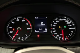 valkoinen SEAT Leon Sportstourer 2024 kuva 13.
