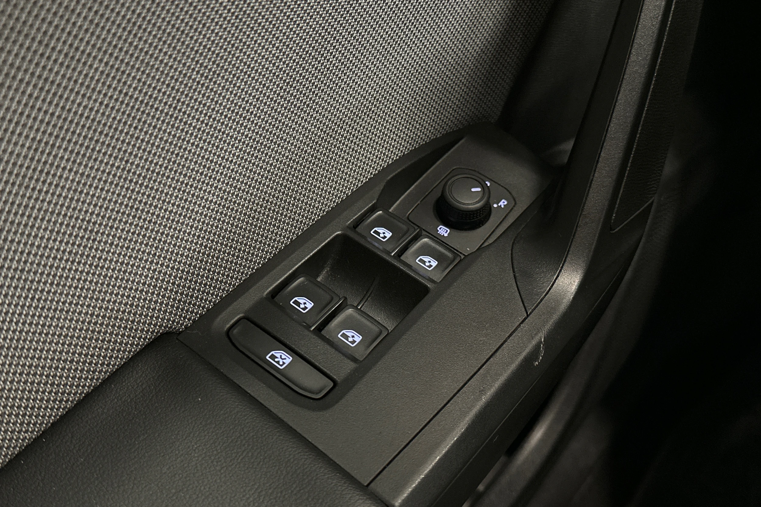 valkoinen SEAT Leon Sportstourer 2024 kuva 14.