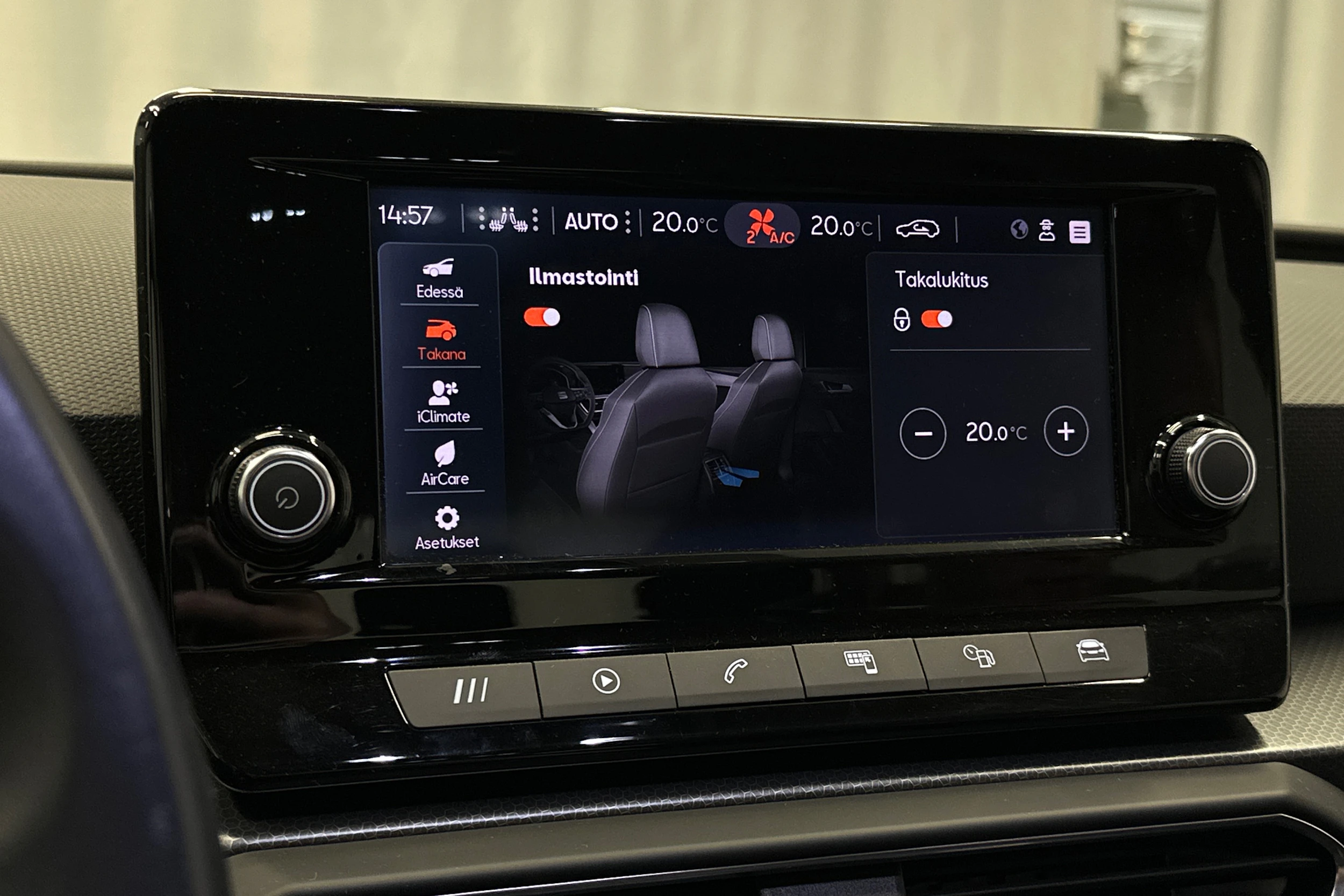 valkoinen SEAT Leon Sportstourer 2024 kuva 28.