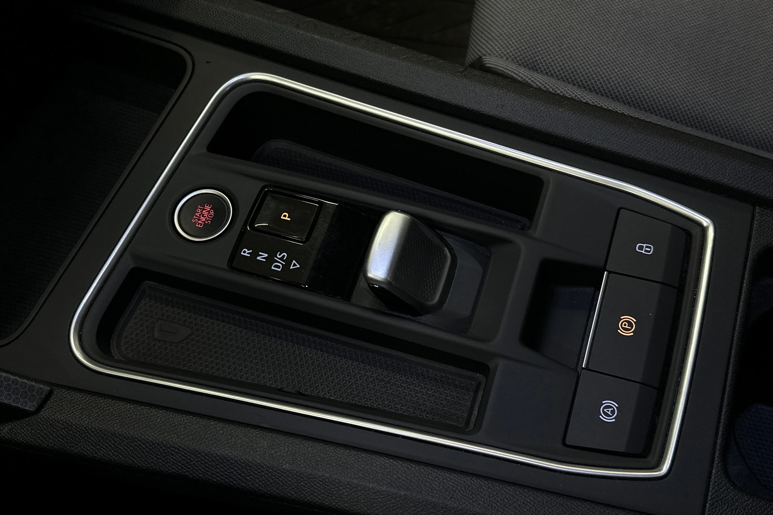 valkoinen SEAT Leon Sportstourer 2024 kuva 32.