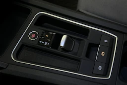 valkoinen SEAT Leon Sportstourer 2024 kuva 32.