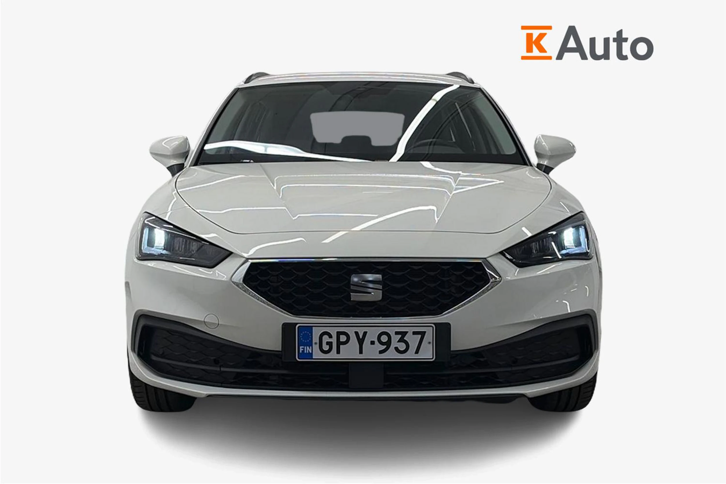 valkoinen SEAT Leon Sportstourer 2024 kuva 4.
