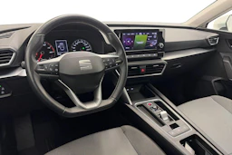 valkoinen SEAT Leon Sportstourer 2024 kuva 6.