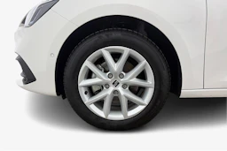valkoinen SEAT Leon Sportstourer 2024 kuva 9.