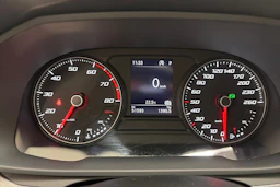 valkoinen SEAT Leon Sportstourer 2024 kuva 13.