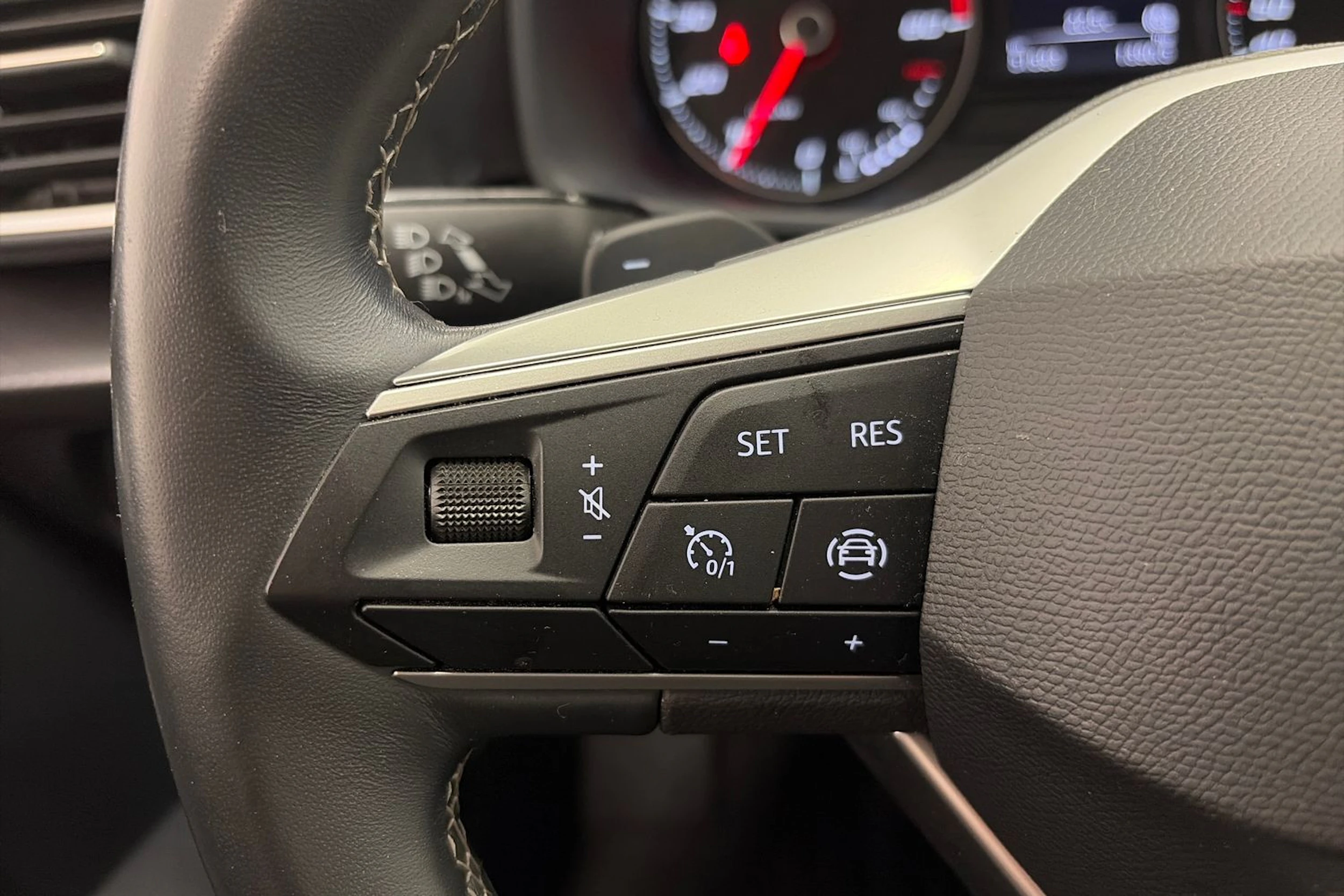valkoinen SEAT Leon Sportstourer 2024 kuva 14.