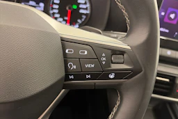 valkoinen SEAT Leon Sportstourer 2024 kuva 15.