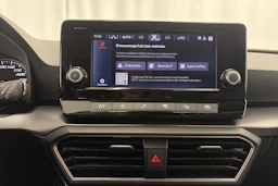 valkoinen SEAT Leon Sportstourer 2024 kuva 17.