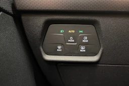 valkoinen SEAT Leon Sportstourer 2024 kuva 20.