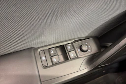 valkoinen SEAT Leon Sportstourer 2024 kuva 21.