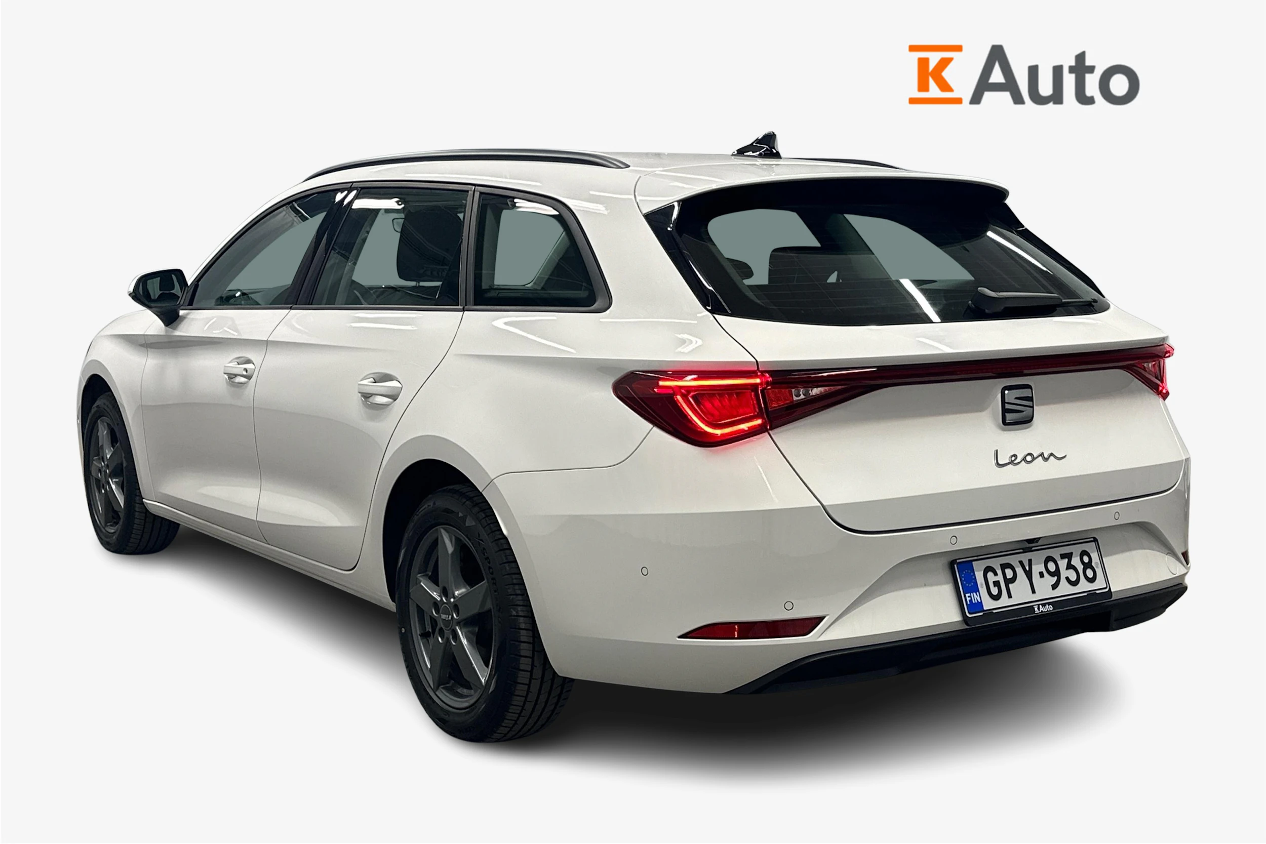 valkoinen SEAT Leon Sportstourer 2024 kuva 3.