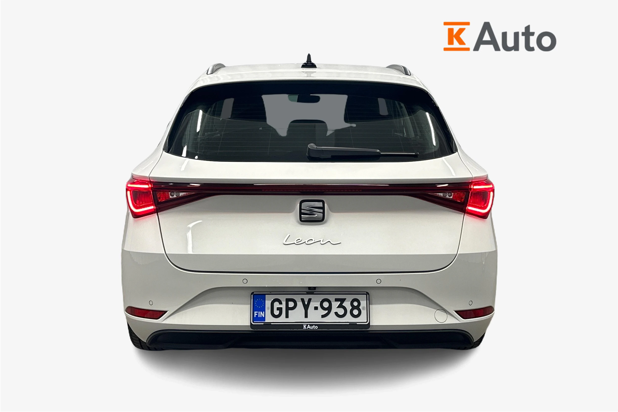 valkoinen SEAT Leon Sportstourer 2024 kuva 4.
