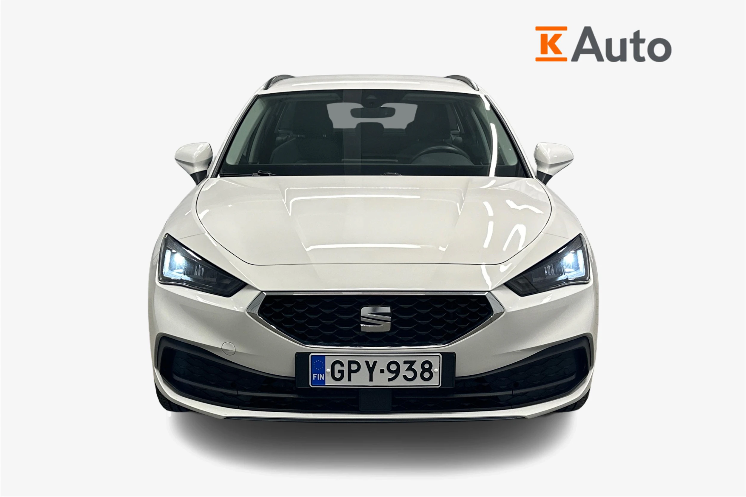 valkoinen SEAT Leon Sportstourer 2024 kuva 5.