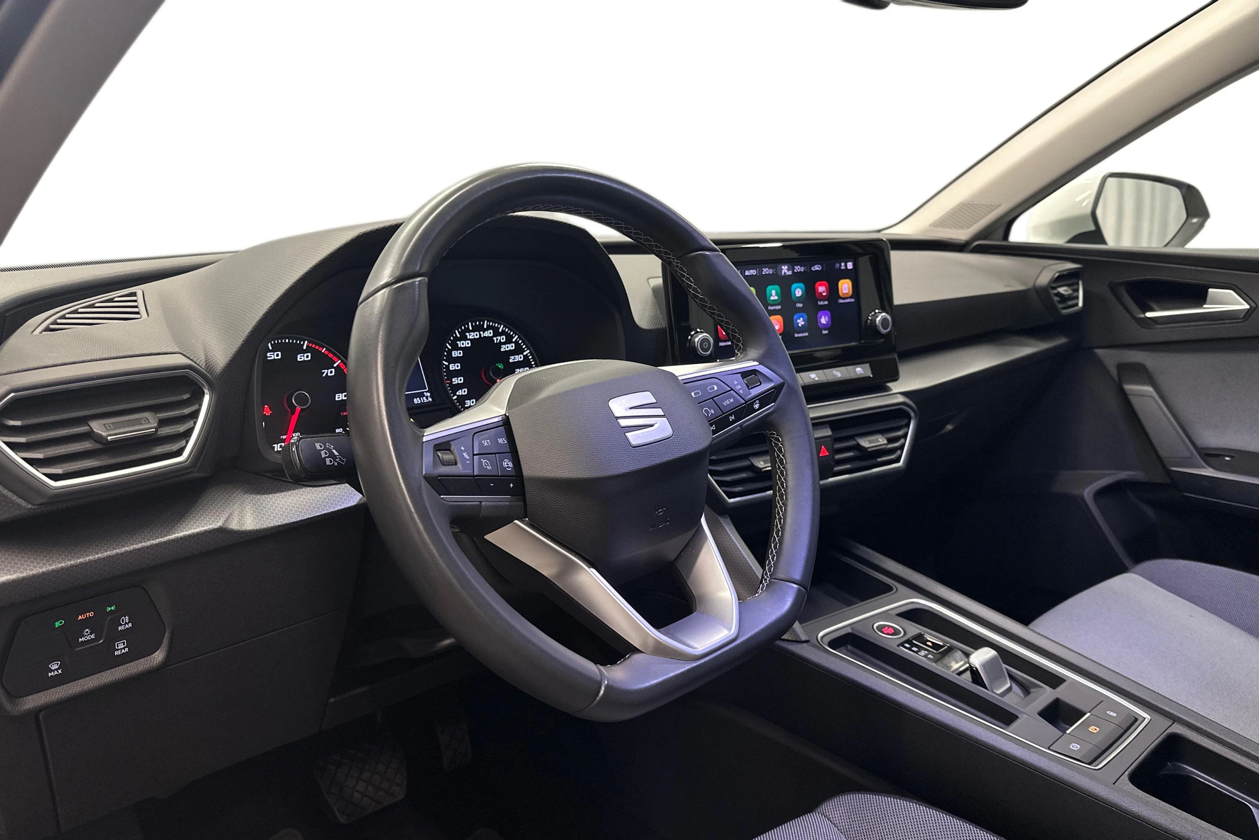 valkoinen SEAT Leon Sportstourer 2024 kuva 8.