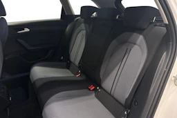 valkoinen SEAT Leon Sportstourer 2024 kuva 11.