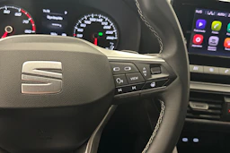 valkoinen SEAT Leon Sportstourer 2024 kuva 16.