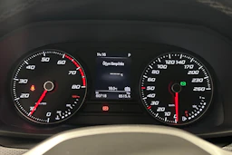 valkoinen SEAT Leon Sportstourer 2024 kuva 17.