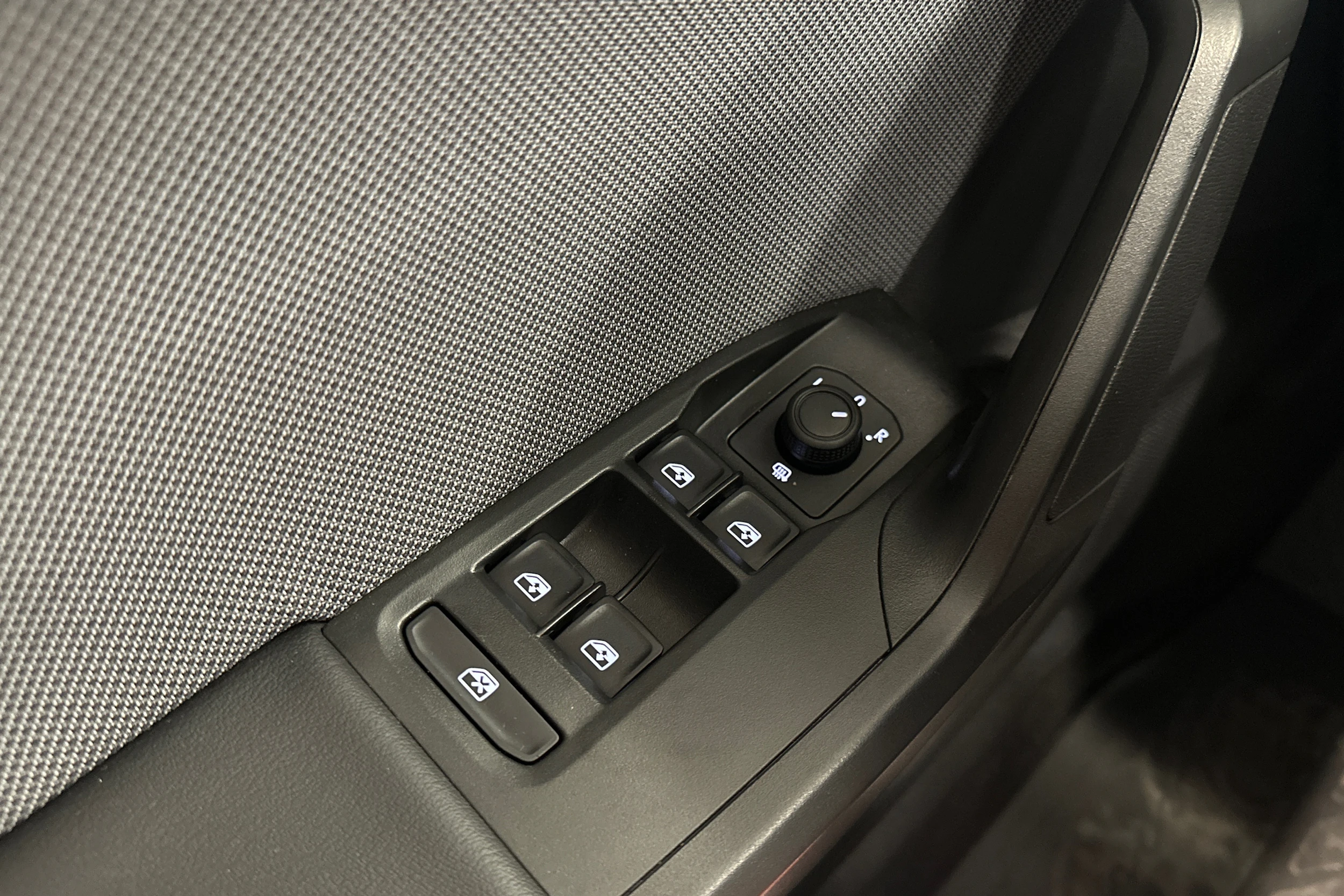 valkoinen SEAT Leon Sportstourer 2024 kuva 19.