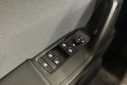 valkoinen SEAT Leon Sportstourer 2024 kuva 19.