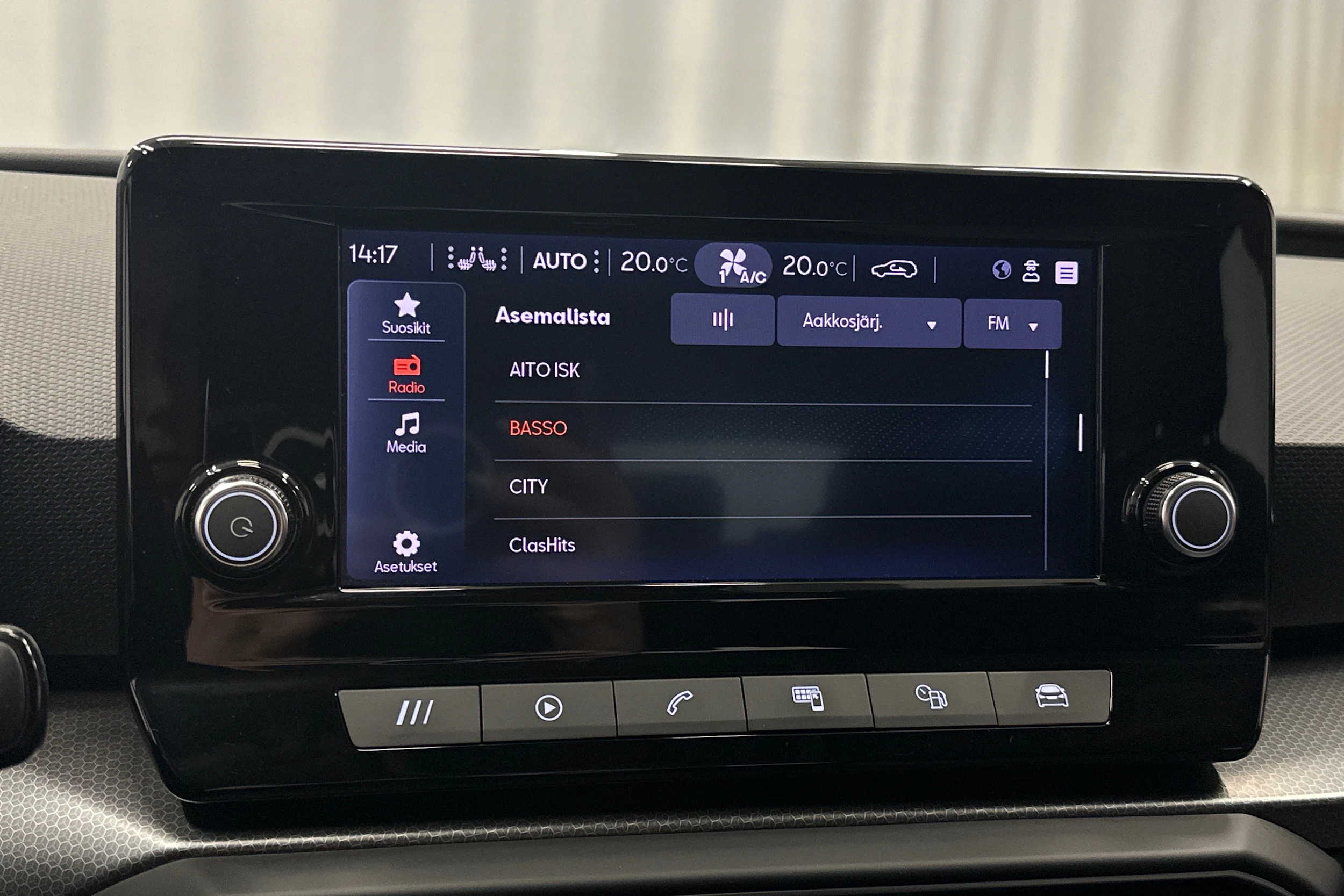 valkoinen SEAT Leon Sportstourer 2024 kuva 21.