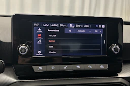 valkoinen SEAT Leon Sportstourer 2024 kuva 21.