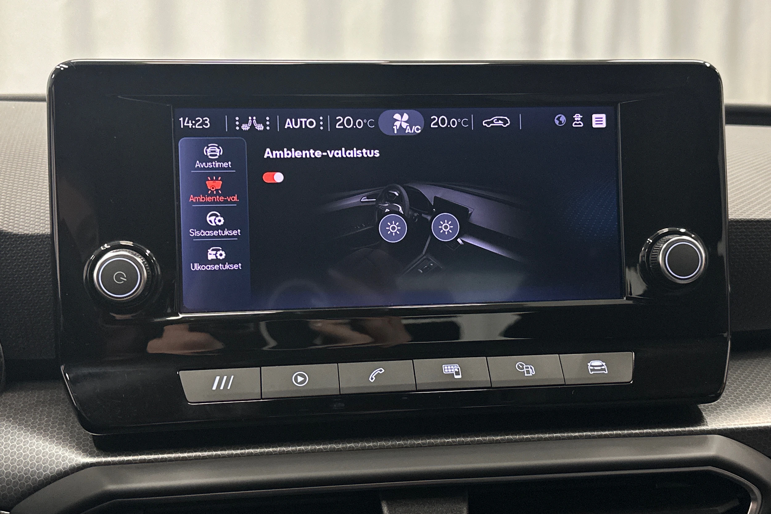 valkoinen SEAT Leon Sportstourer 2024 kuva 27.