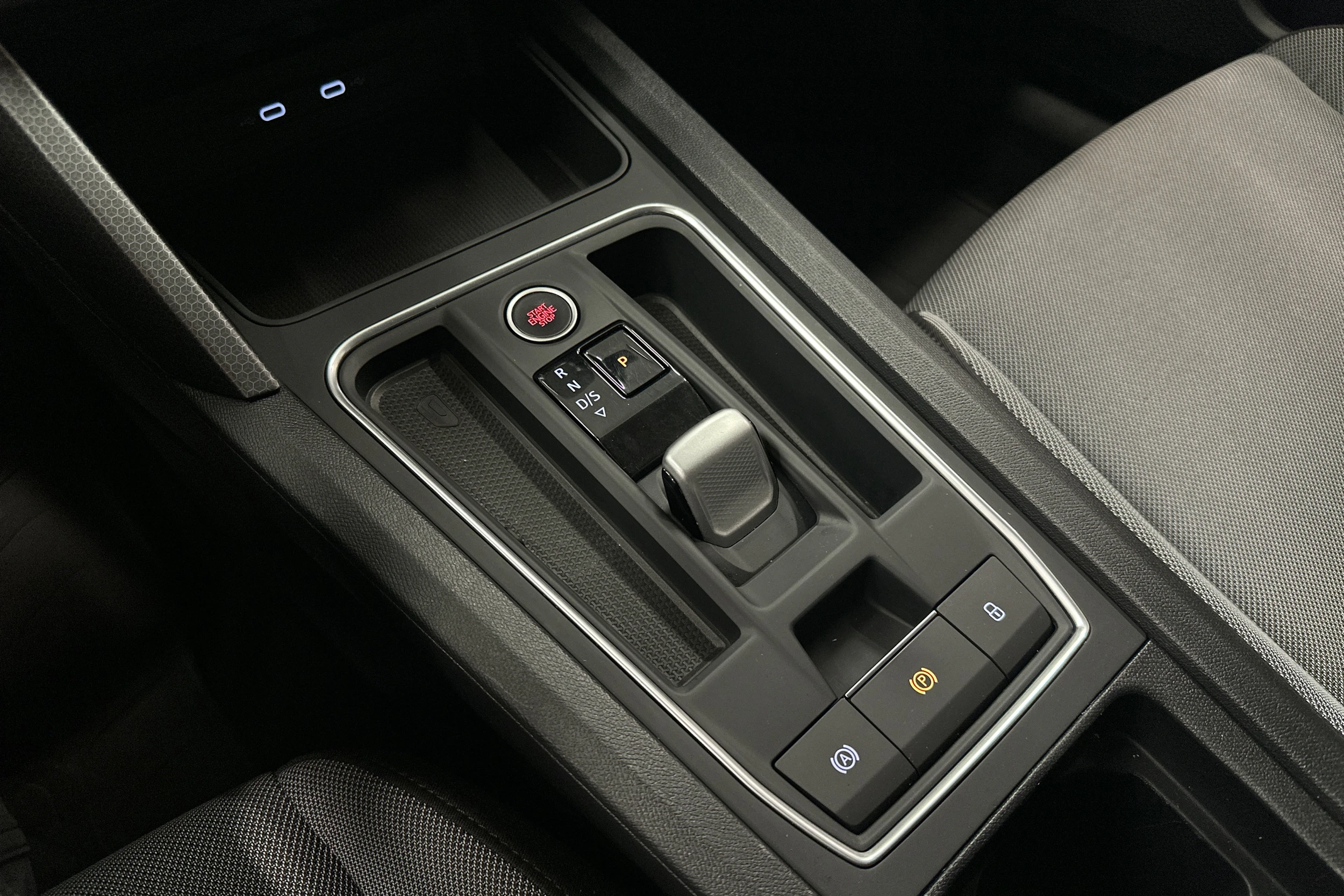 valkoinen SEAT Leon Sportstourer 2024 kuva 31.