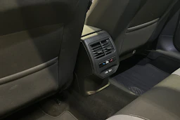 valkoinen SEAT Leon Sportstourer 2024 kuva 32.