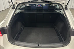 valkoinen SEAT Leon Sportstourer 2024 kuva 33.
