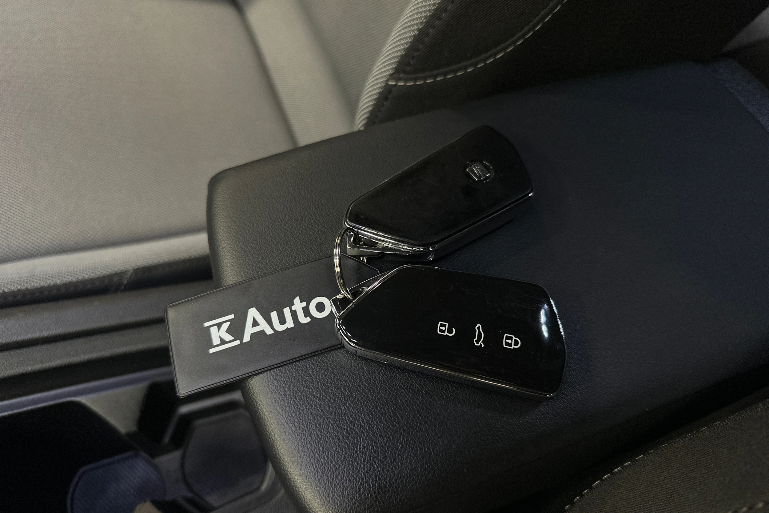 valkoinen SEAT Leon Sportstourer 2024 kuva 34.
