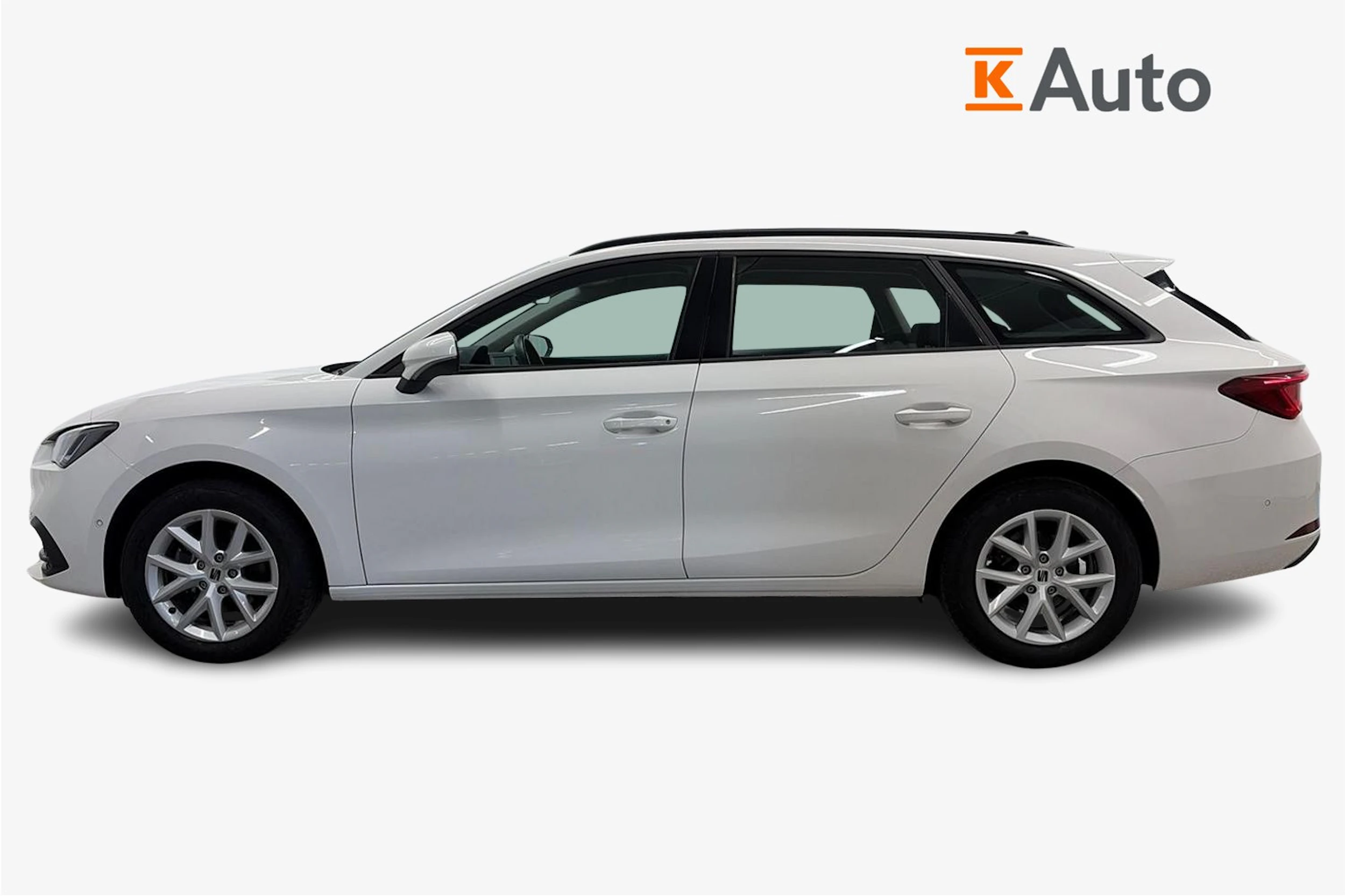 valkoinen SEAT Leon Sportstourer 2024 kuva 5.