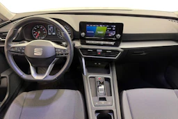 valkoinen SEAT Leon Sportstourer 2024 kuva 7.