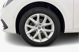 valkoinen SEAT Leon Sportstourer 2024 kuva 9.