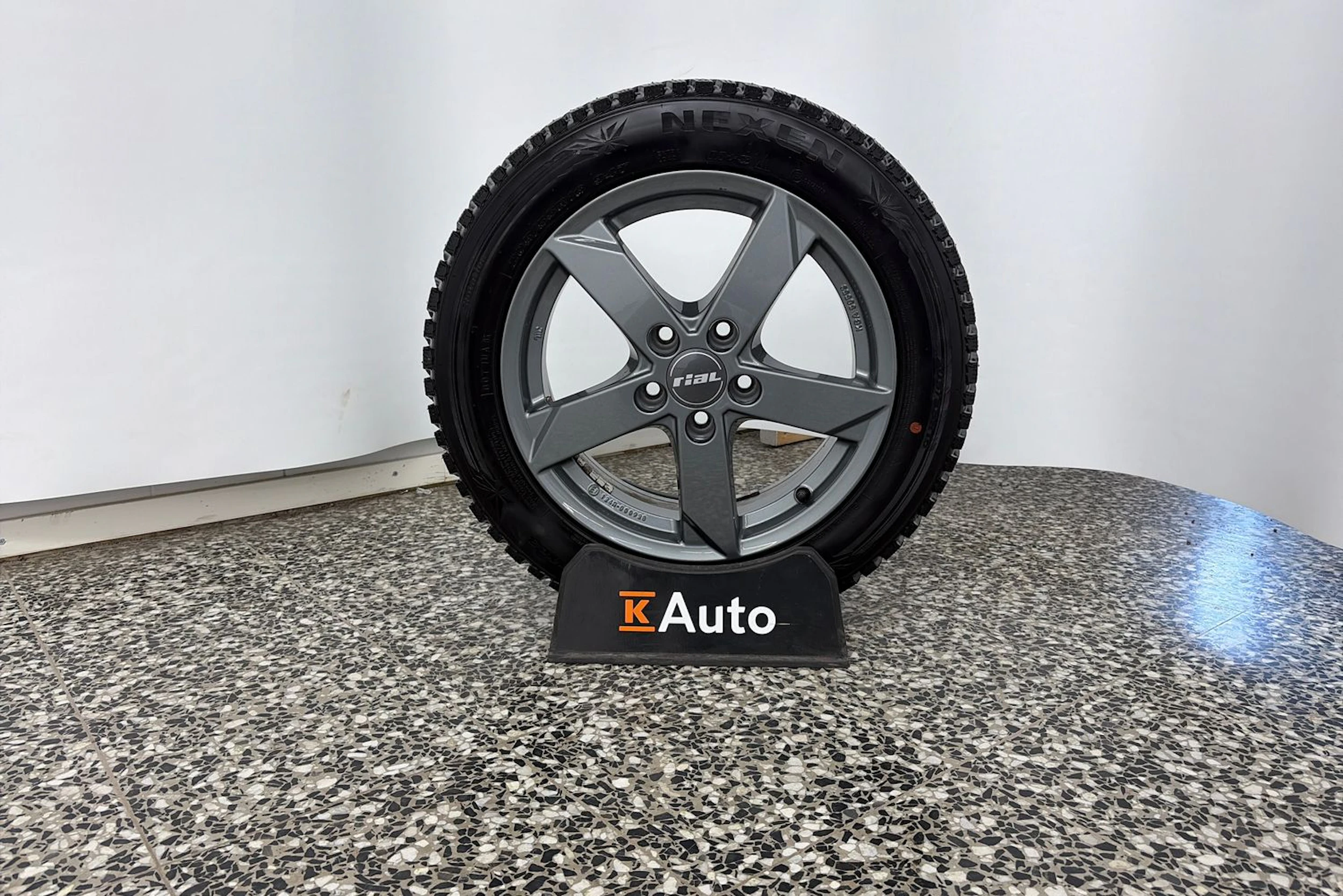 valkoinen SEAT Leon Sportstourer 2024 kuva 10.