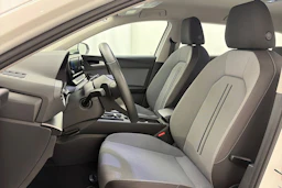 valkoinen SEAT Leon Sportstourer 2024 kuva 12.