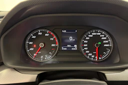 valkoinen SEAT Leon Sportstourer 2024 kuva 13.