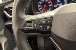 valkoinen SEAT Leon Sportstourer 2024 kuva 14.