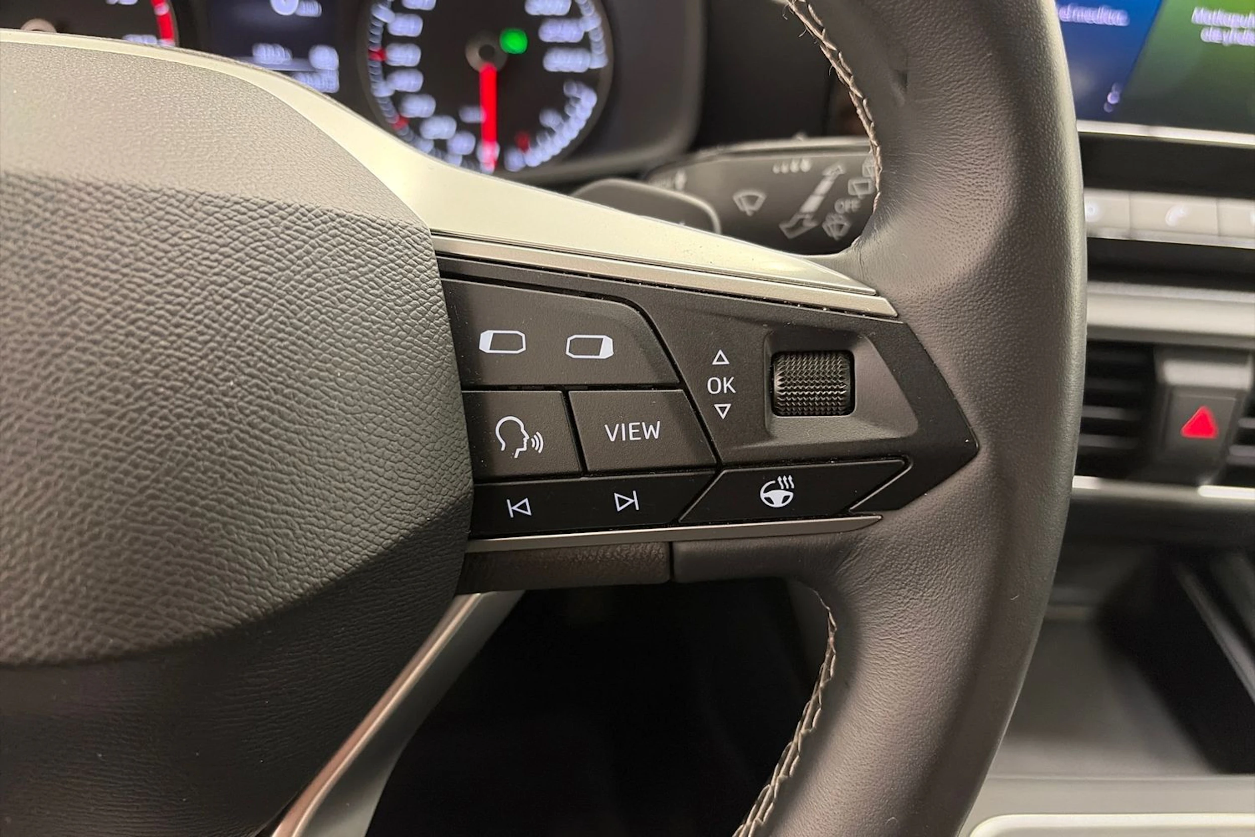 valkoinen SEAT Leon Sportstourer 2024 kuva 15.