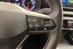 valkoinen SEAT Leon Sportstourer 2024 kuva 15.